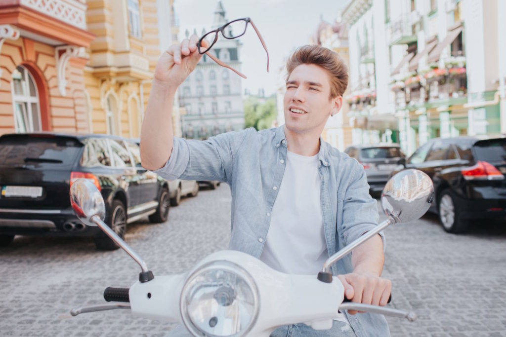 Ciekawe okulary korekcyjne dla mężczyzn to takie, które podkreślają osobowość i styl